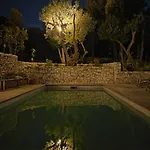 Maison Mahana Hotel