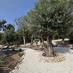 Maison Mahana Hotel