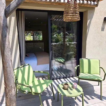 Maison Mahana Bed & Breakfast *