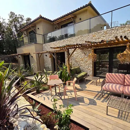 Maison Mahana Hotel