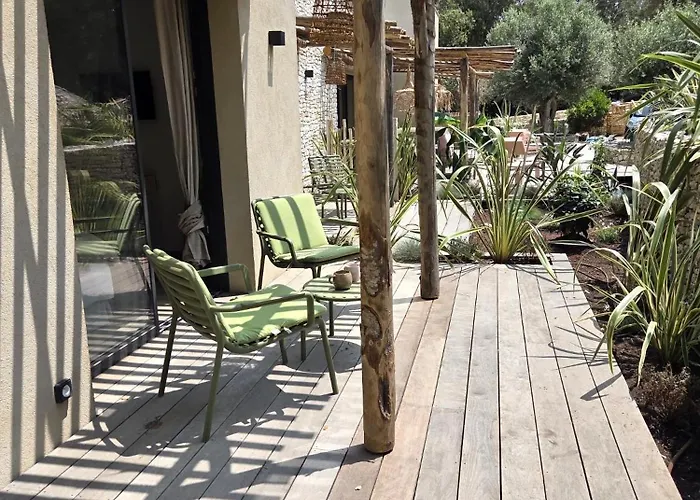 Maison Mahana Bed & Breakfast *