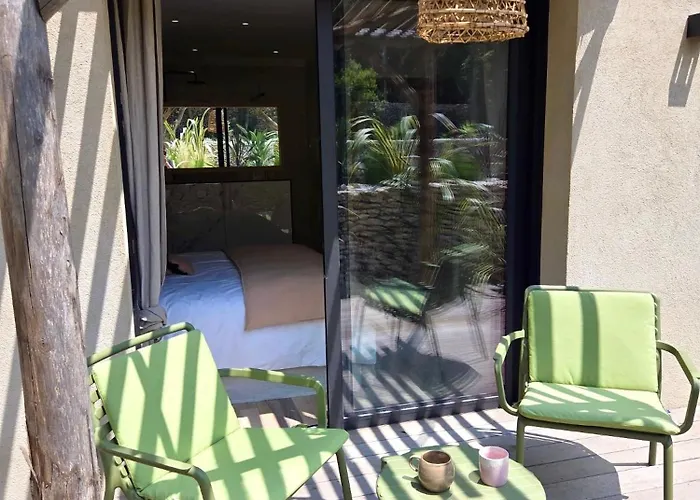 Maison Mahana Bed & Breakfast *